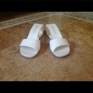 United Nude  Möbius mid white leather sandal.